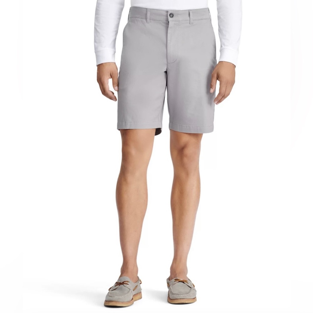 Men's IZOD Saltwater 9.5-in. Flat Front Shorts
Color - Harbor Mist Grey, Size 42